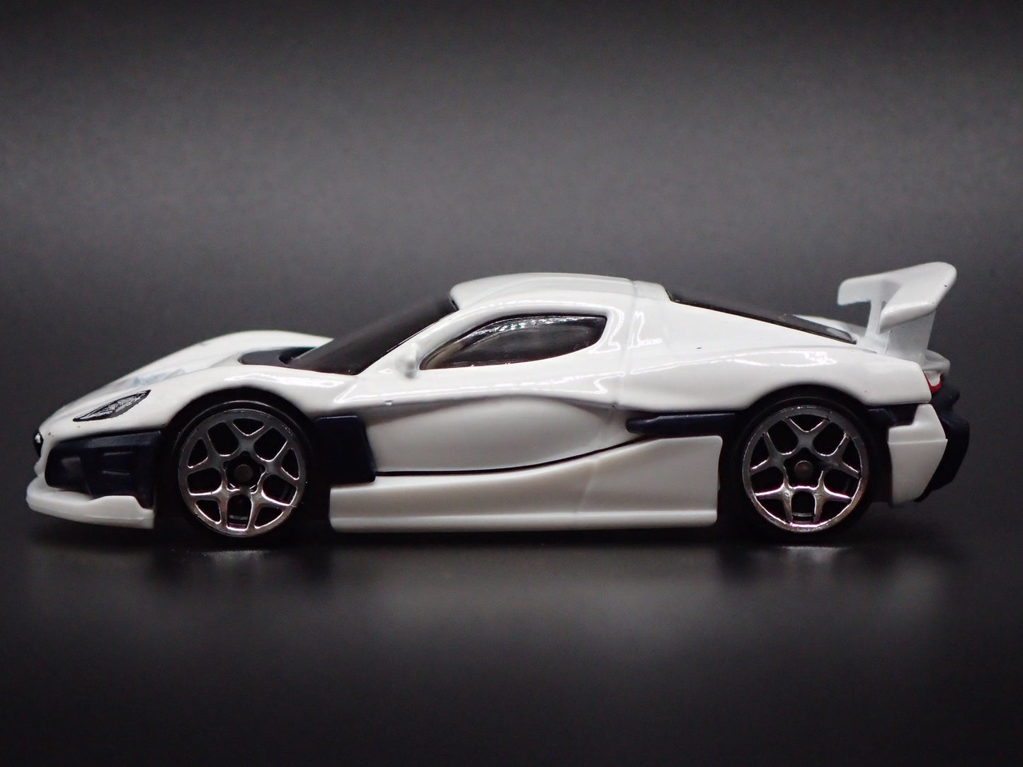 2021-2025 RIMAC NEVERA SUPER CAR WHITE 1/64 SCALE DIORAMA DIECAST MODEL CAR