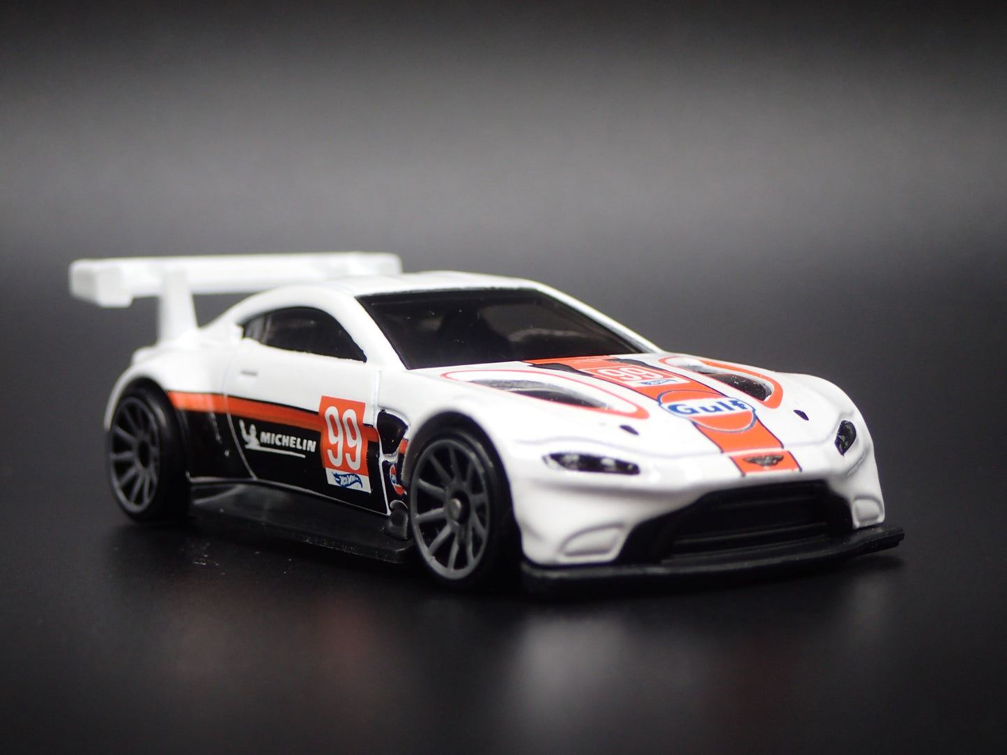 ASTON MARTIN VANTAGE GT3 RACING RACE TEAM 1/64 SCALE DIORAMA DIECAST MODEL CAR