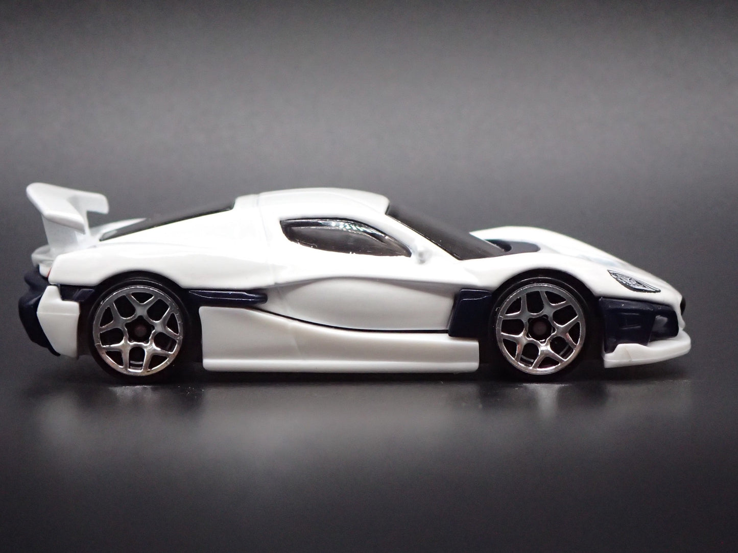 2021-2025 RIMAC NEVERA SUPER CAR WHITE 1/64 SCALE DIORAMA DIECAST MODEL CAR