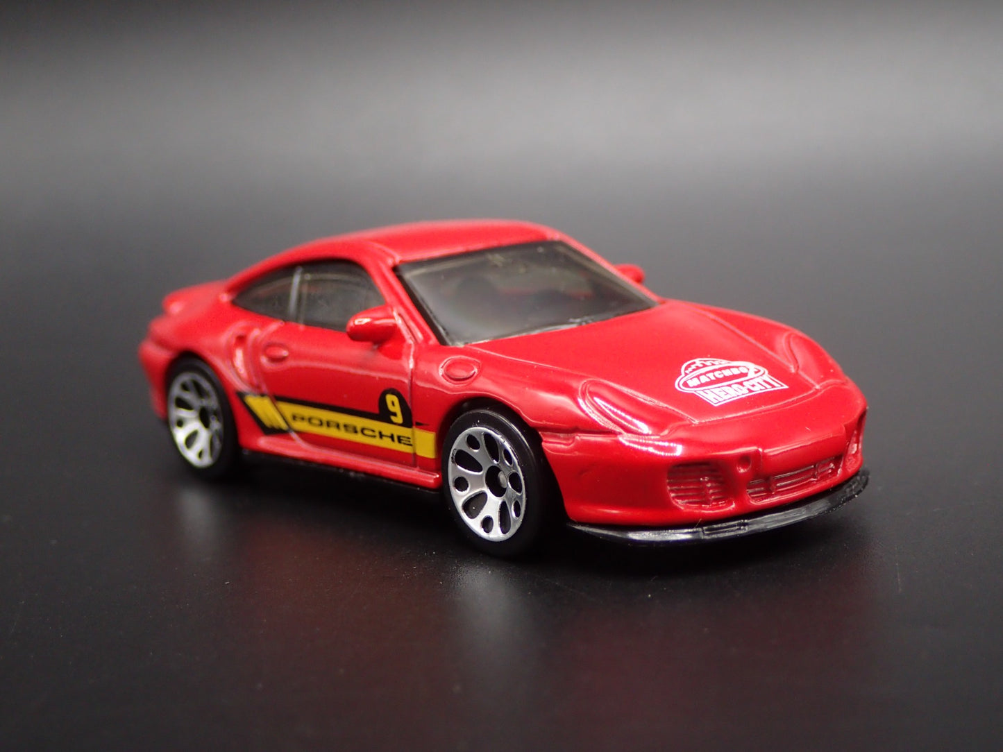 1998-2005 PORSCHE 911 CARRERA 4S 996 RED 1:64 SCALE DIORAMA DIECAST MODEL CAR