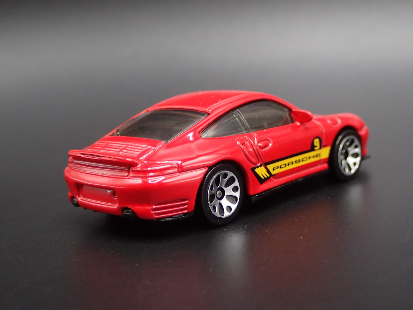 1998-2005 PORSCHE 911 CARRERA 4S 996 RED 1:64 SCALE DIORAMA DIECAST MODEL CAR