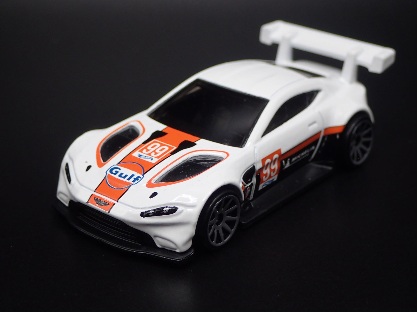 ASTON MARTIN VANTAGE GT3 RACING RACE TEAM 1/64 SCALE DIORAMA DIECAST MODEL CAR