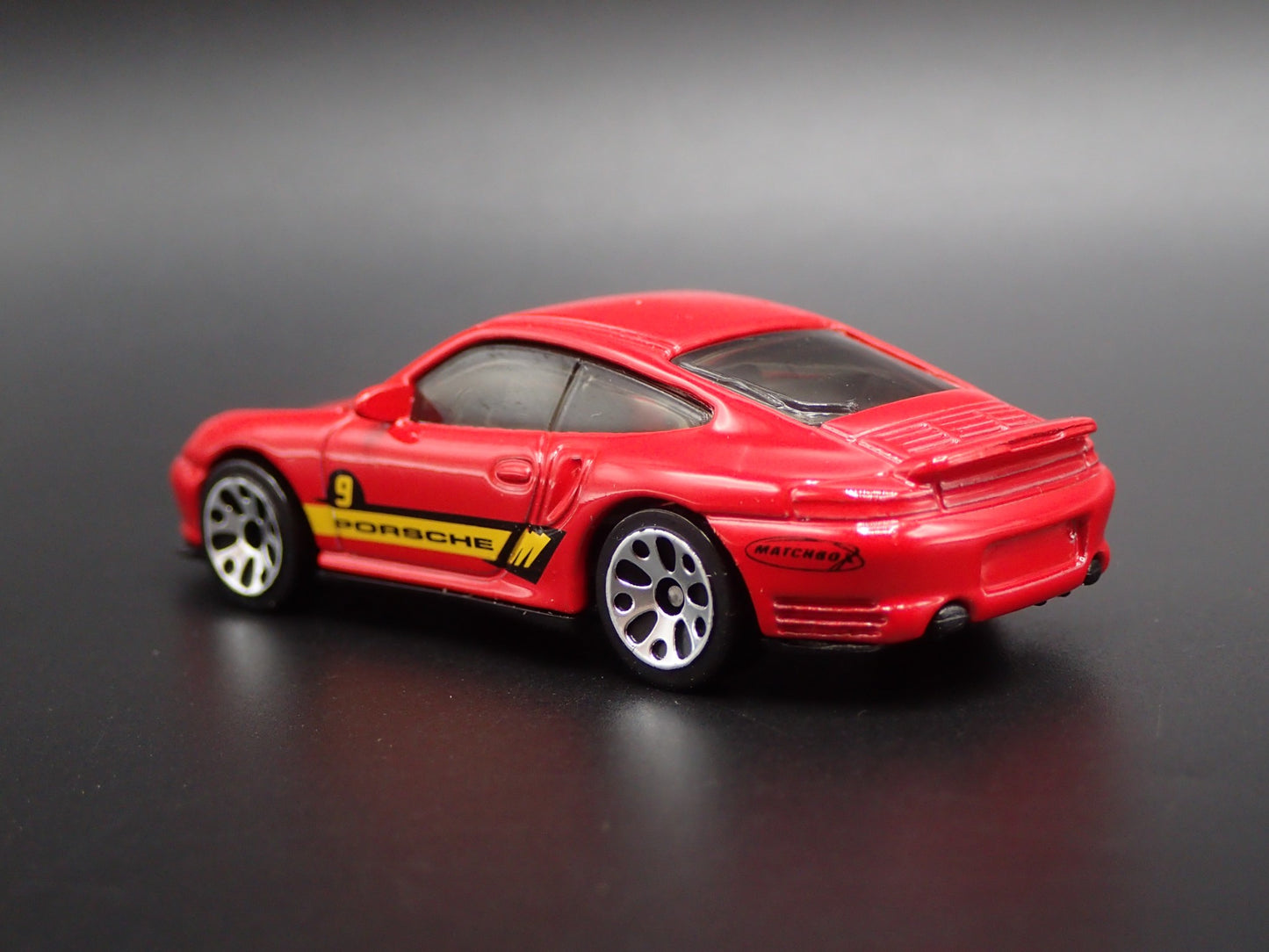 1998-2005 PORSCHE 911 CARRERA 4S 996 RED 1:64 SCALE DIORAMA DIECAST MODEL CAR