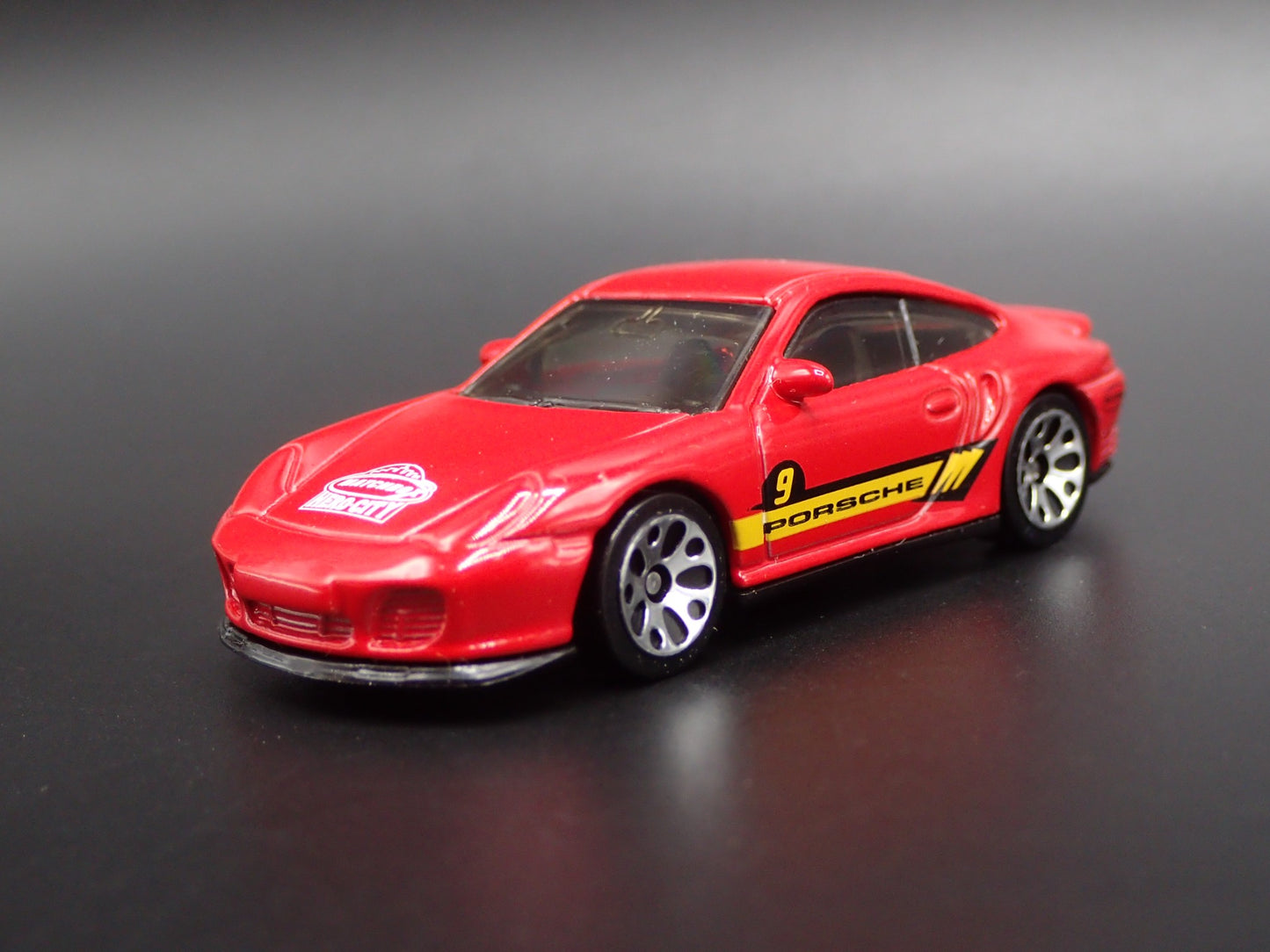 1998-2005 PORSCHE 911 CARRERA 4S 996 RED 1:64 SCALE DIORAMA DIECAST MODEL CAR