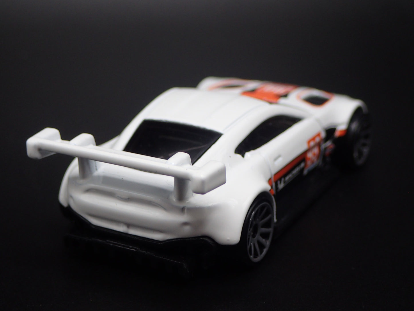 ASTON MARTIN VANTAGE GT3 RACING RACE TEAM 1/64 SCALE DIORAMA DIECAST MODEL CAR