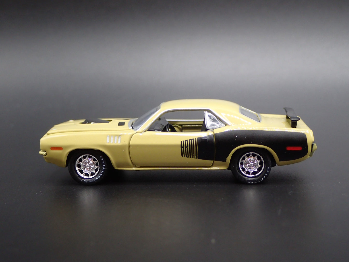 1971 71 PLYMOUTH HEMI CUDA RARE 1:64 SCALE COLLECTIBLE DIORAMA DIECAST MODEL CAR