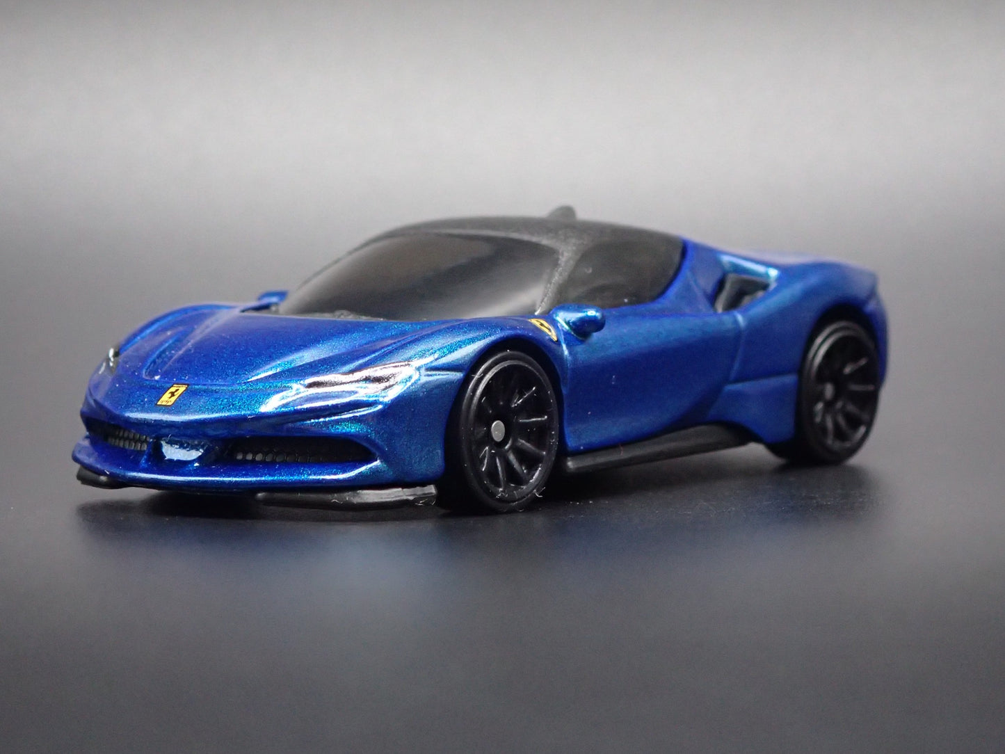 2020-2026 FERRARI SF90 STRADALE 1:64 SCALE COLLECTIBLE DIORAMA DIECAST MODEL CAR