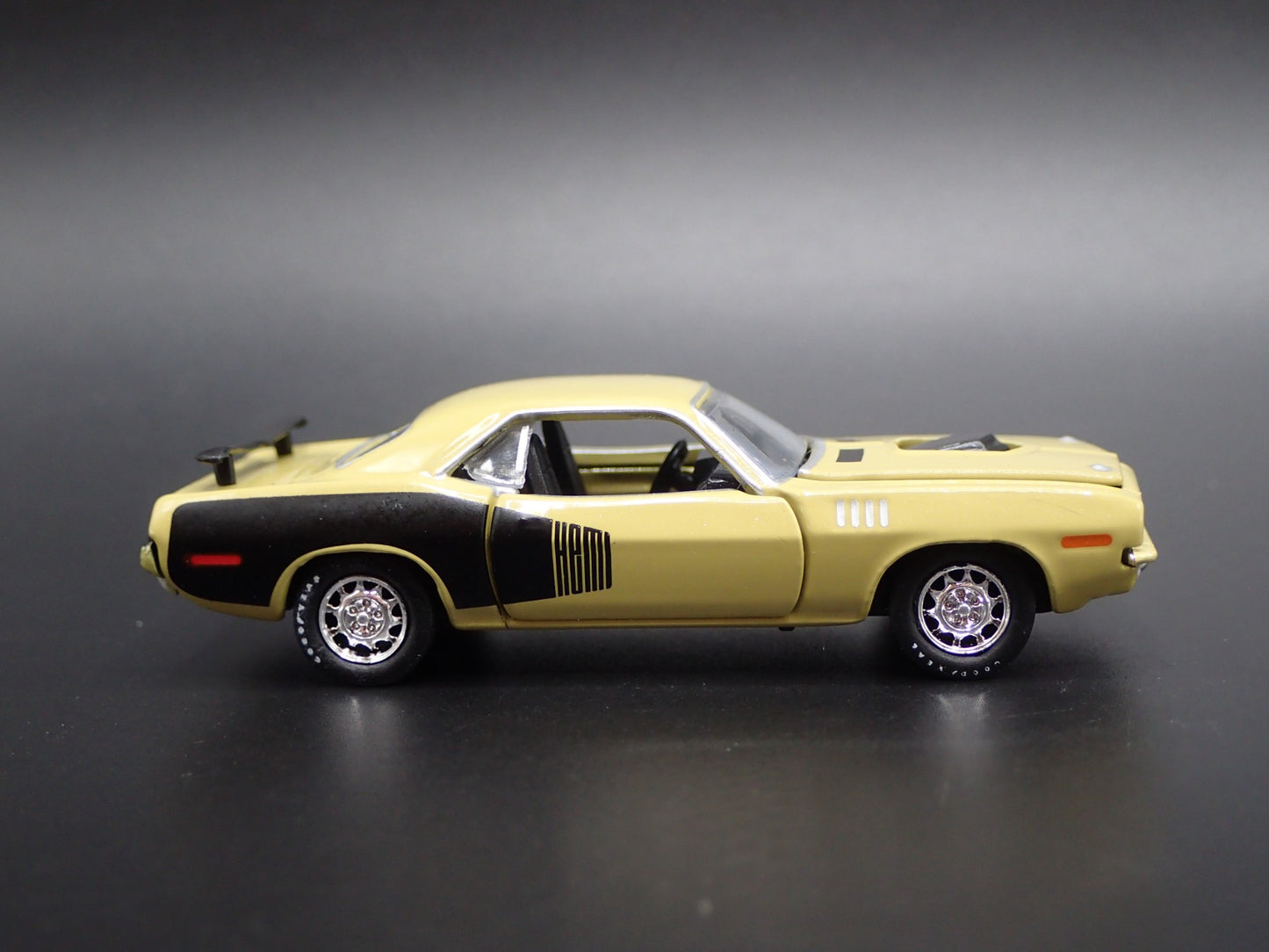 1971 71 PLYMOUTH HEMI CUDA RARE 1:64 SCALE COLLECTIBLE DIORAMA DIECAST MODEL CAR