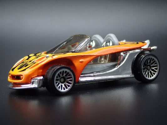 2000 00 LOTUS ELISE 340R CUSTOM YELLOW 1:64 SCALE  DIORAMA DIECAST MODEL CAR