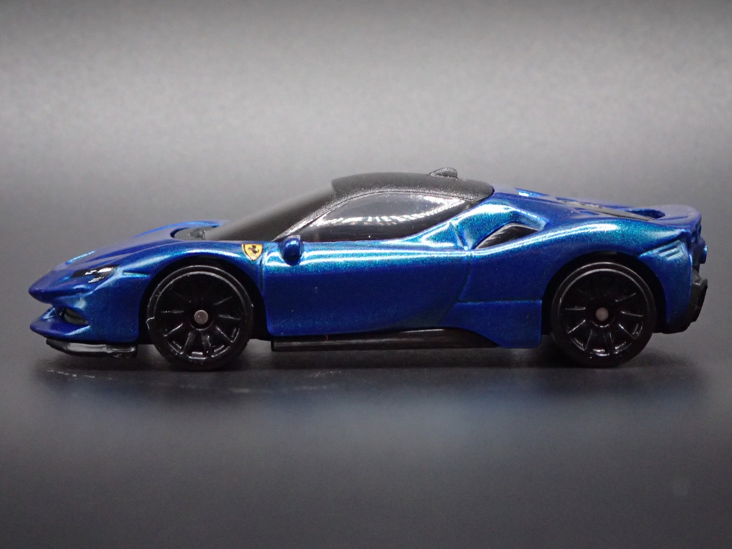 2020-2026 FERRARI SF90 STRADALE 1:64 SCALE COLLECTIBLE DIORAMA DIECAST MODEL CAR