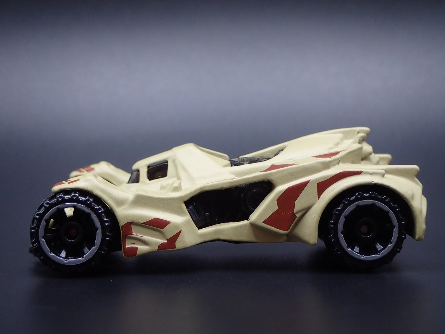 BATMAN ARKHAM KNIGHT BATMOBILE CAMO 1:64 SCALE COLLECTIBLE DIECAST MODEL CAR