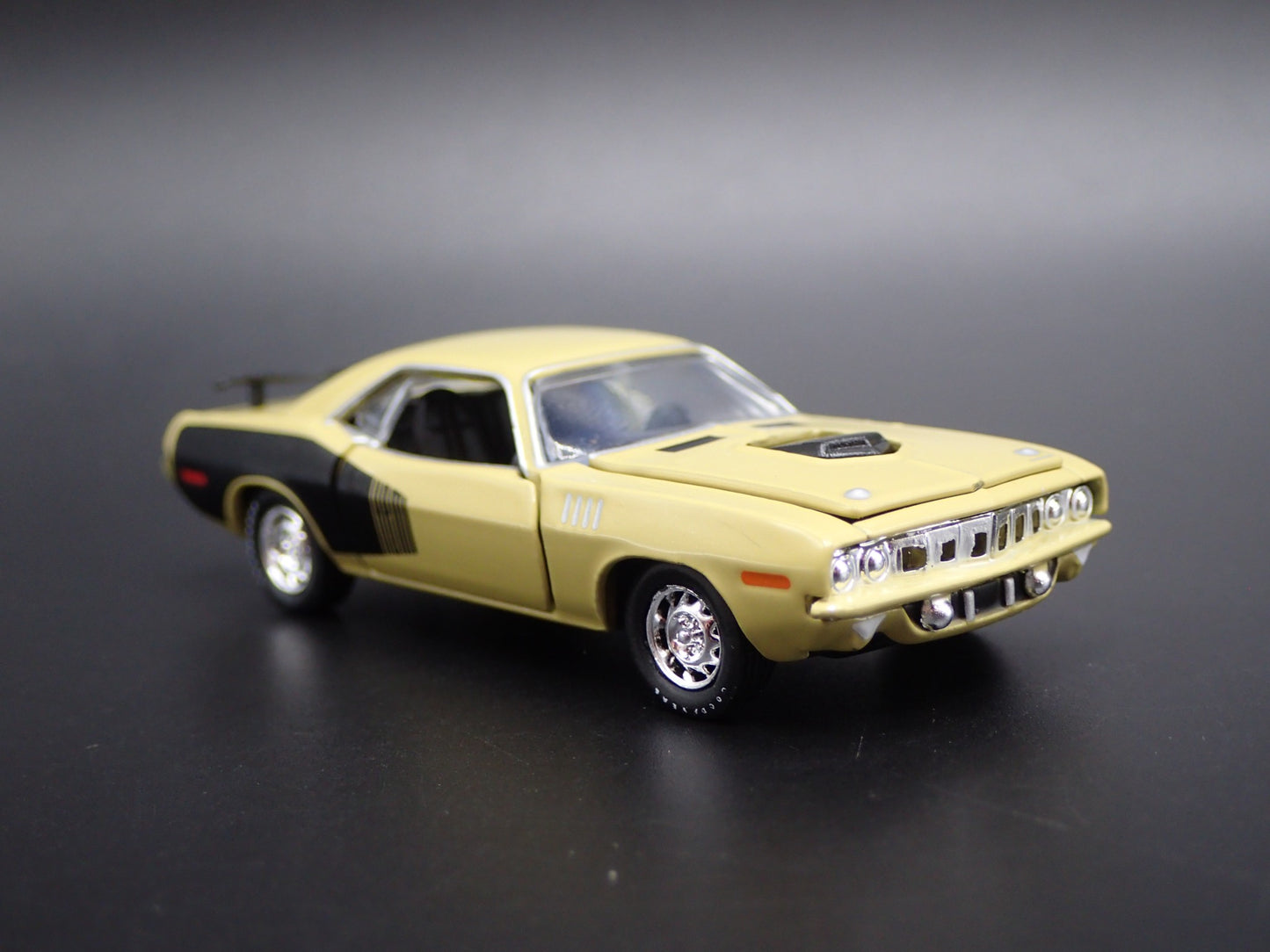 1971 71 PLYMOUTH HEMI CUDA RARE 1:64 SCALE COLLECTIBLE DIORAMA DIECAST MODEL CAR