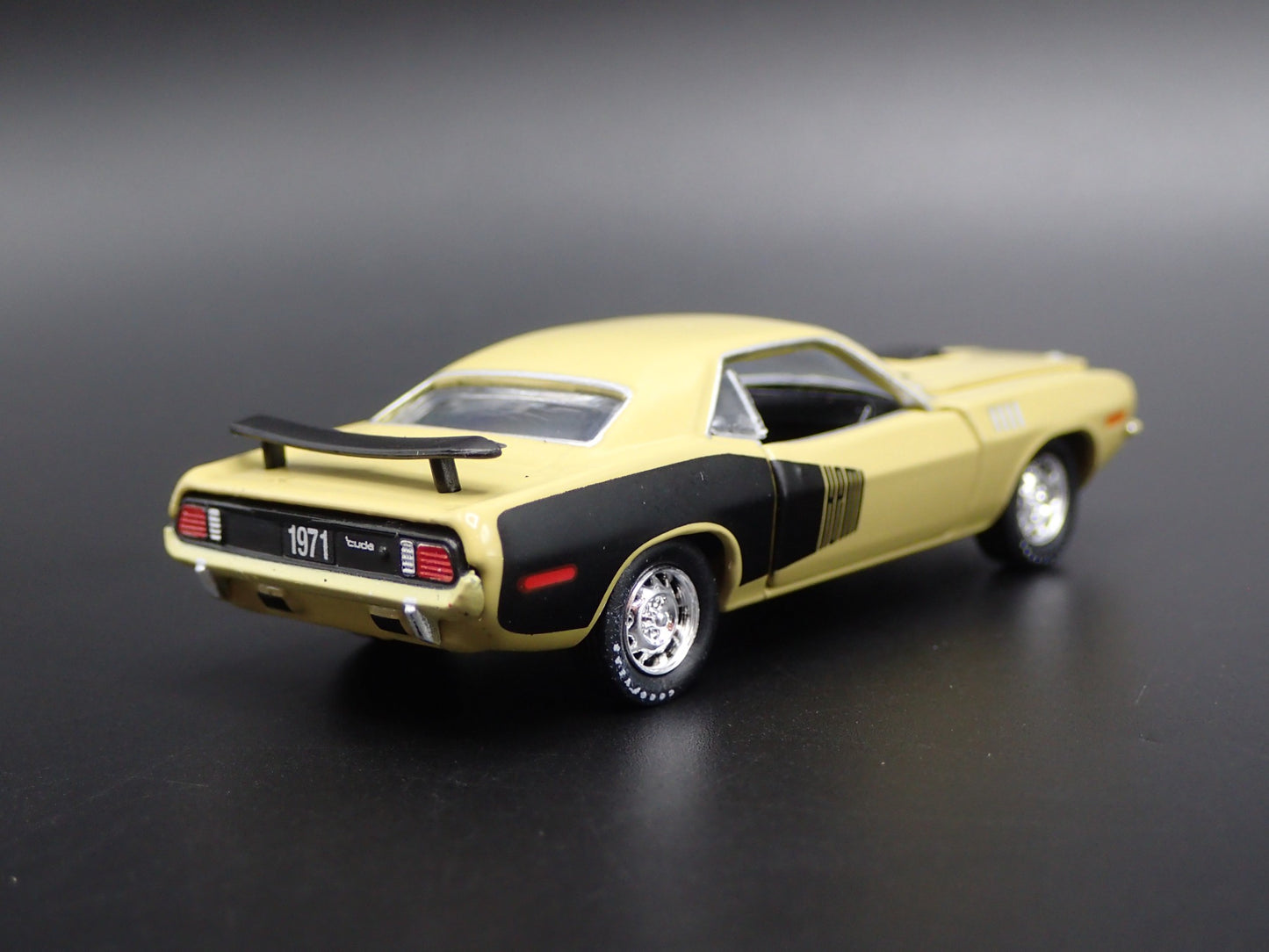 1971 71 PLYMOUTH HEMI CUDA RARE 1:64 SCALE COLLECTIBLE DIORAMA DIECAST MODEL CAR