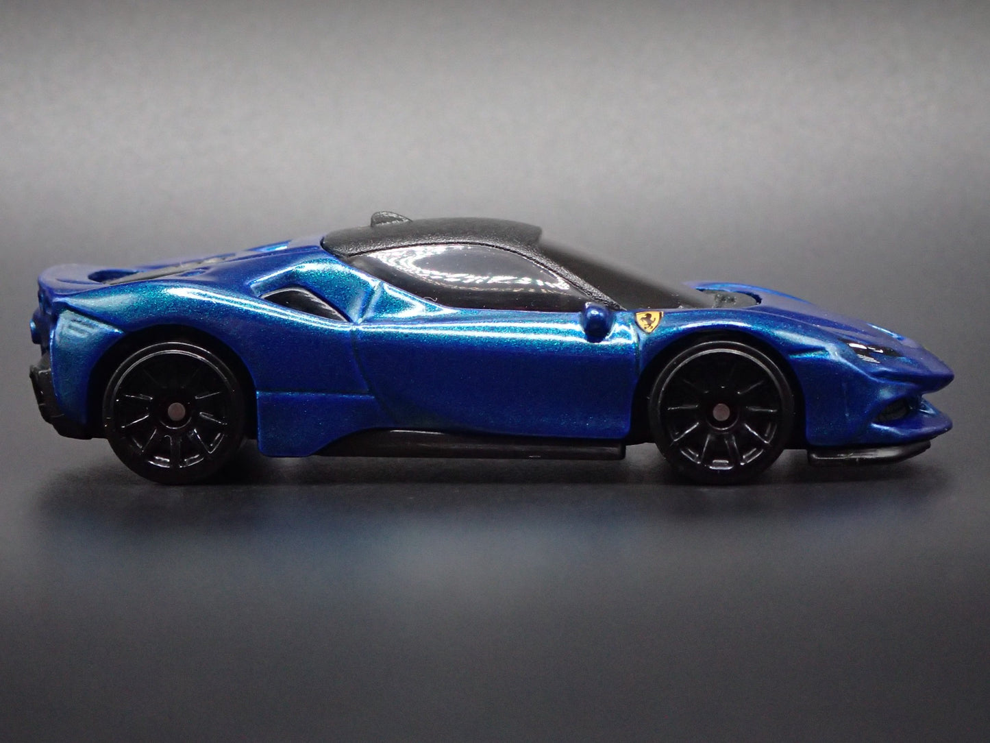 2020-2026 FERRARI SF90 STRADALE 1:64 SCALE COLLECTIBLE DIORAMA DIECAST MODEL CAR