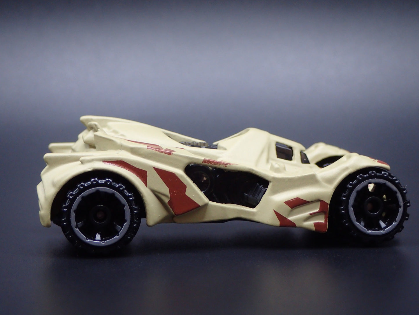 BATMAN ARKHAM KNIGHT BATMOBILE CAMO 1:64 SCALE COLLECTIBLE DIECAST MODEL CAR