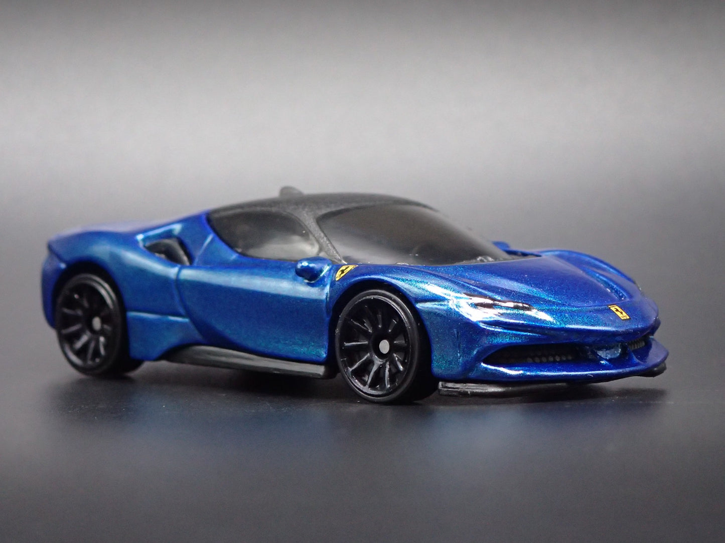 2020-2026 FERRARI SF90 STRADALE 1:64 SCALE COLLECTIBLE DIORAMA DIECAST MODEL CAR