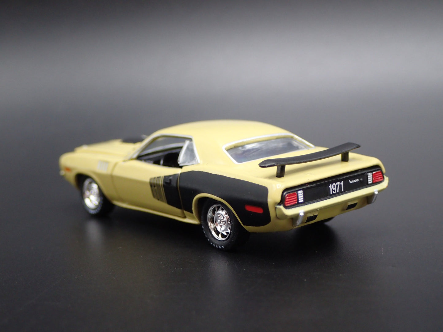 1971 71 PLYMOUTH HEMI CUDA RARE 1:64 SCALE COLLECTIBLE DIORAMA DIECAST MODEL CAR
