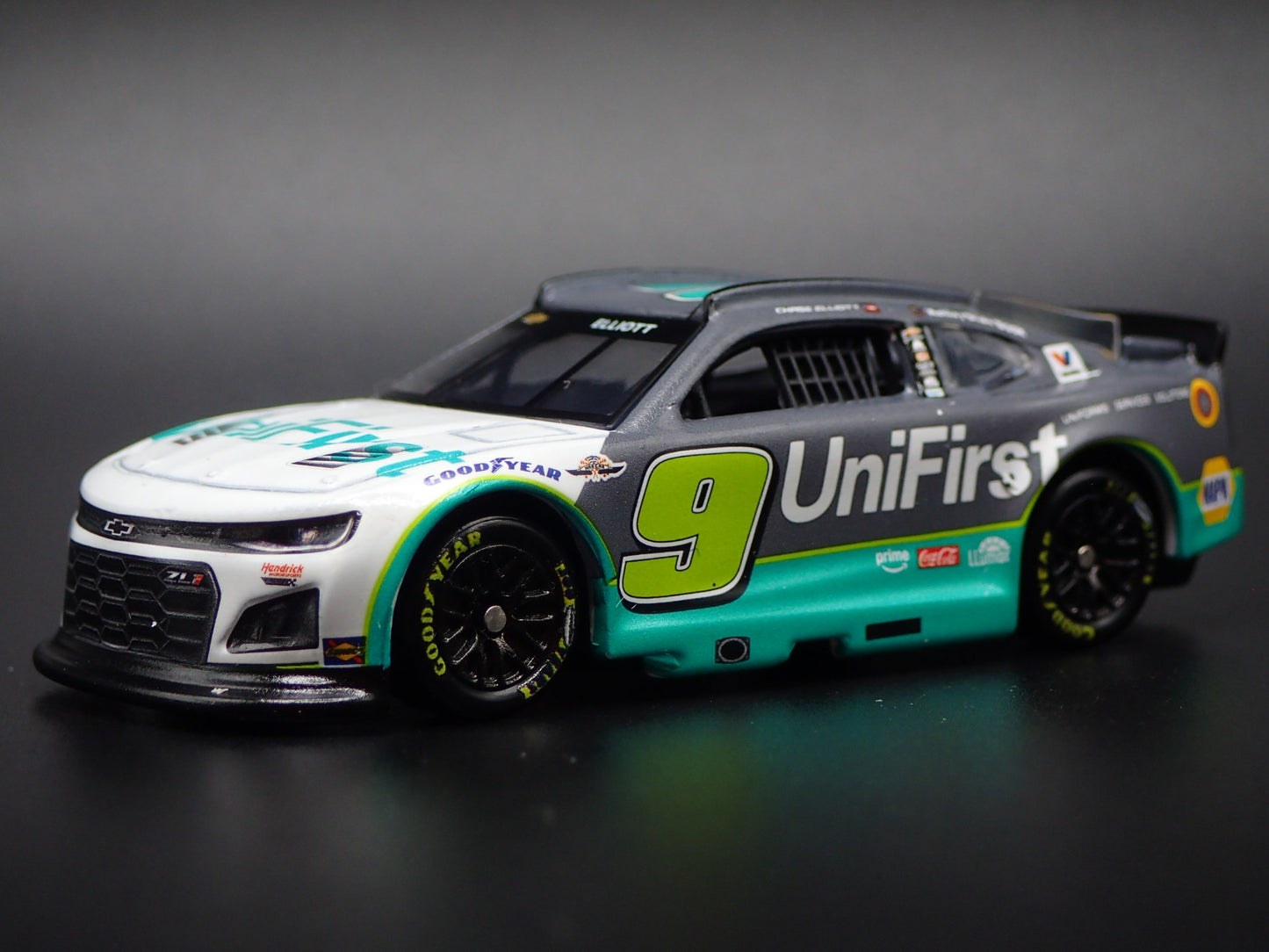 2025 25 CHEVROLET 9 CHASE ELLIOTT UNIFIRST THROWBACK NASCAR 1:64 DIECAST CAR