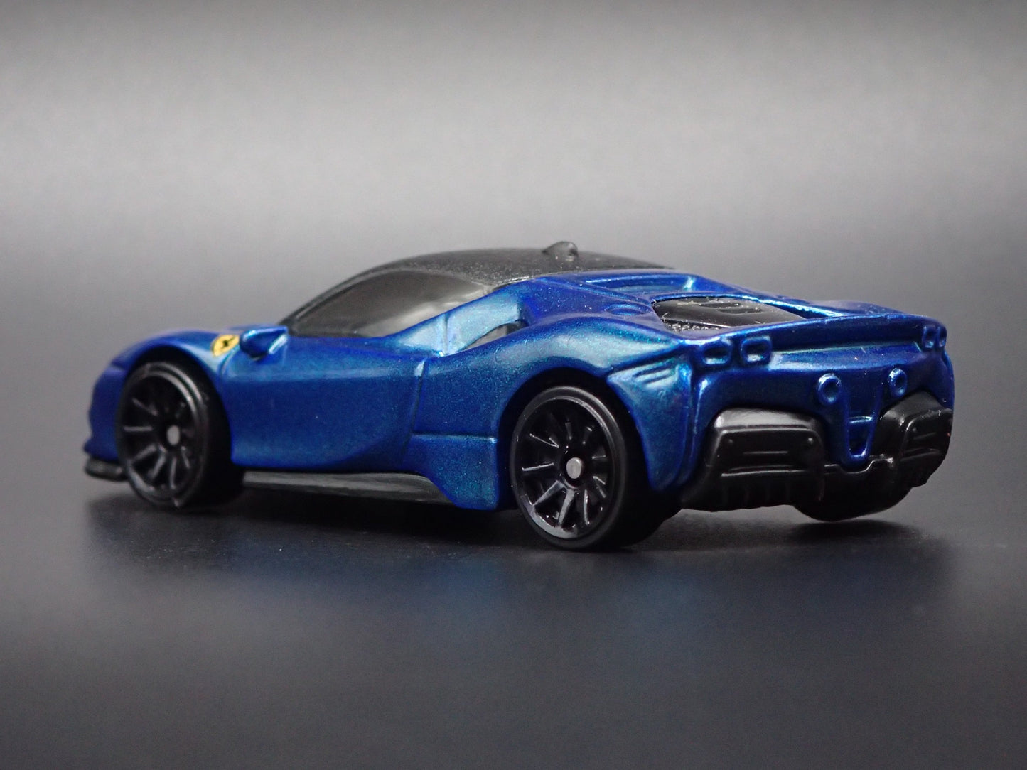2020-2026 FERRARI SF90 STRADALE 1:64 SCALE COLLECTIBLE DIORAMA DIECAST MODEL CAR