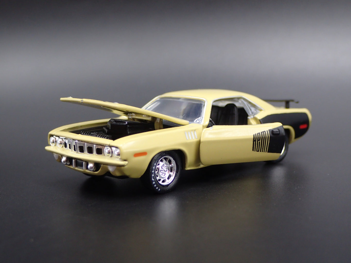 1971 71 PLYMOUTH HEMI CUDA RARE 1:64 SCALE COLLECTIBLE DIORAMA DIECAST MODEL CAR