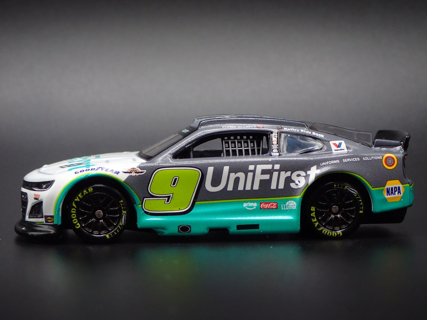 2025 25 CHEVROLET 9 CHASE ELLIOTT UNIFIRST THROWBACK NASCAR 1:64 DIECAST CAR