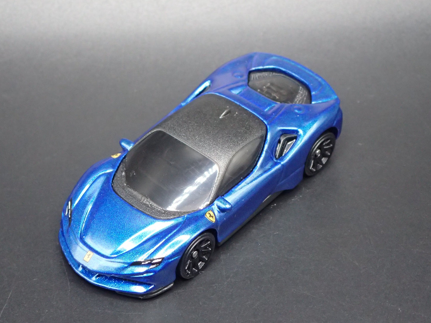 2020-2026 FERRARI SF90 STRADALE 1:64 SCALE COLLECTIBLE DIORAMA DIECAST MODEL CAR