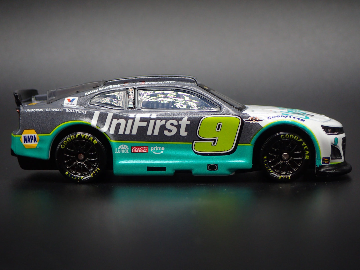 2025 25 CHEVROLET 9 CHASE ELLIOTT UNIFIRST THROWBACK NASCAR 1:64 DIECAST CAR