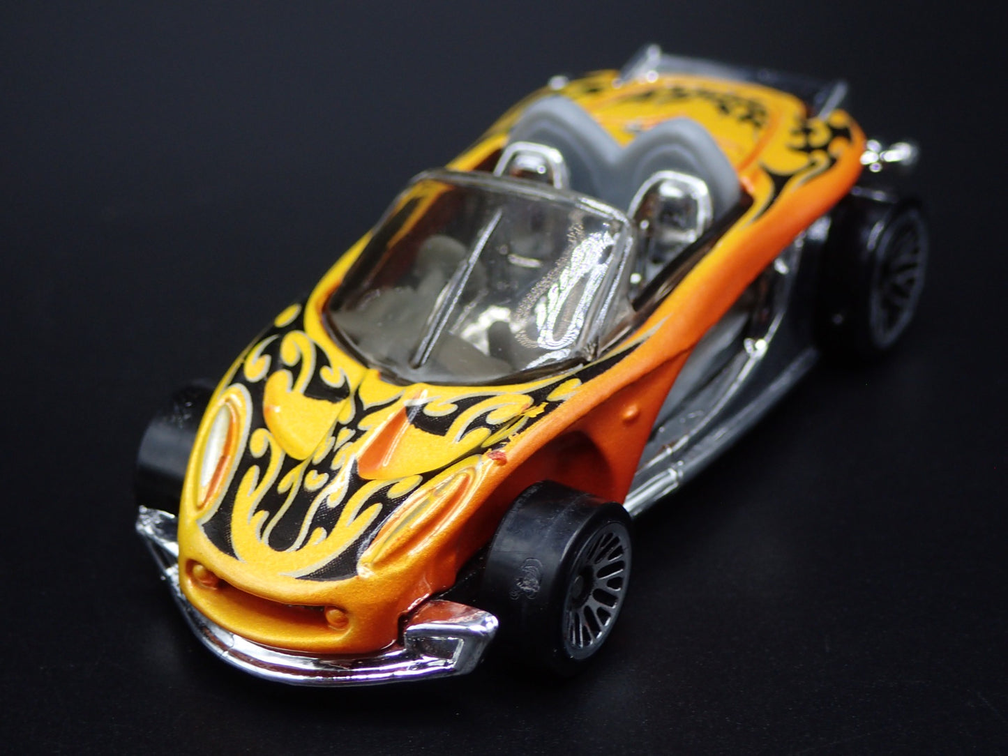 2000 00 LOTUS ELISE 340R CUSTOM YELLOW 1:64 SCALE  DIORAMA DIECAST MODEL CAR