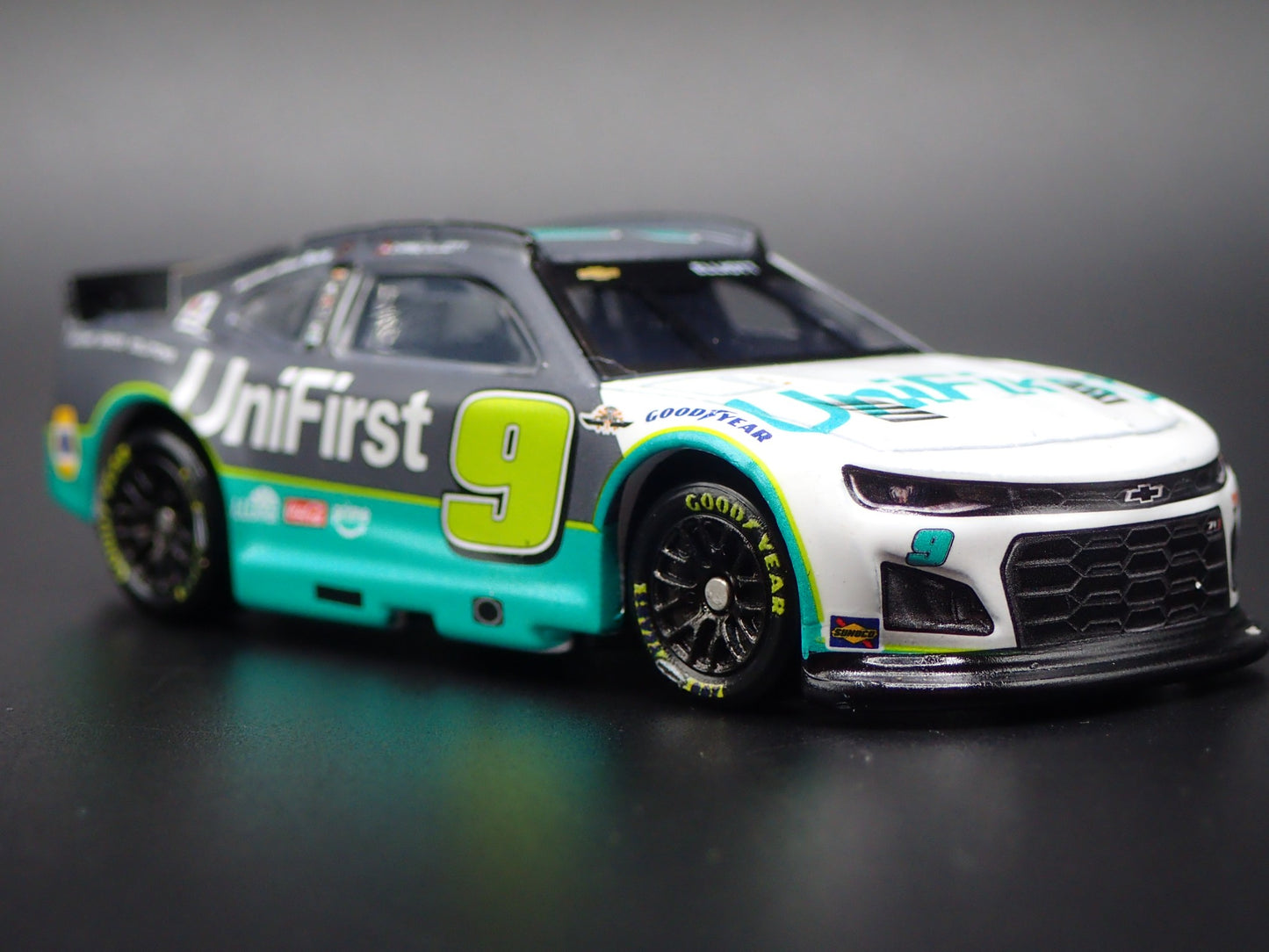 2025 25 CHEVROLET 9 CHASE ELLIOTT UNIFIRST THROWBACK NASCAR 1:64 DIECAST CAR