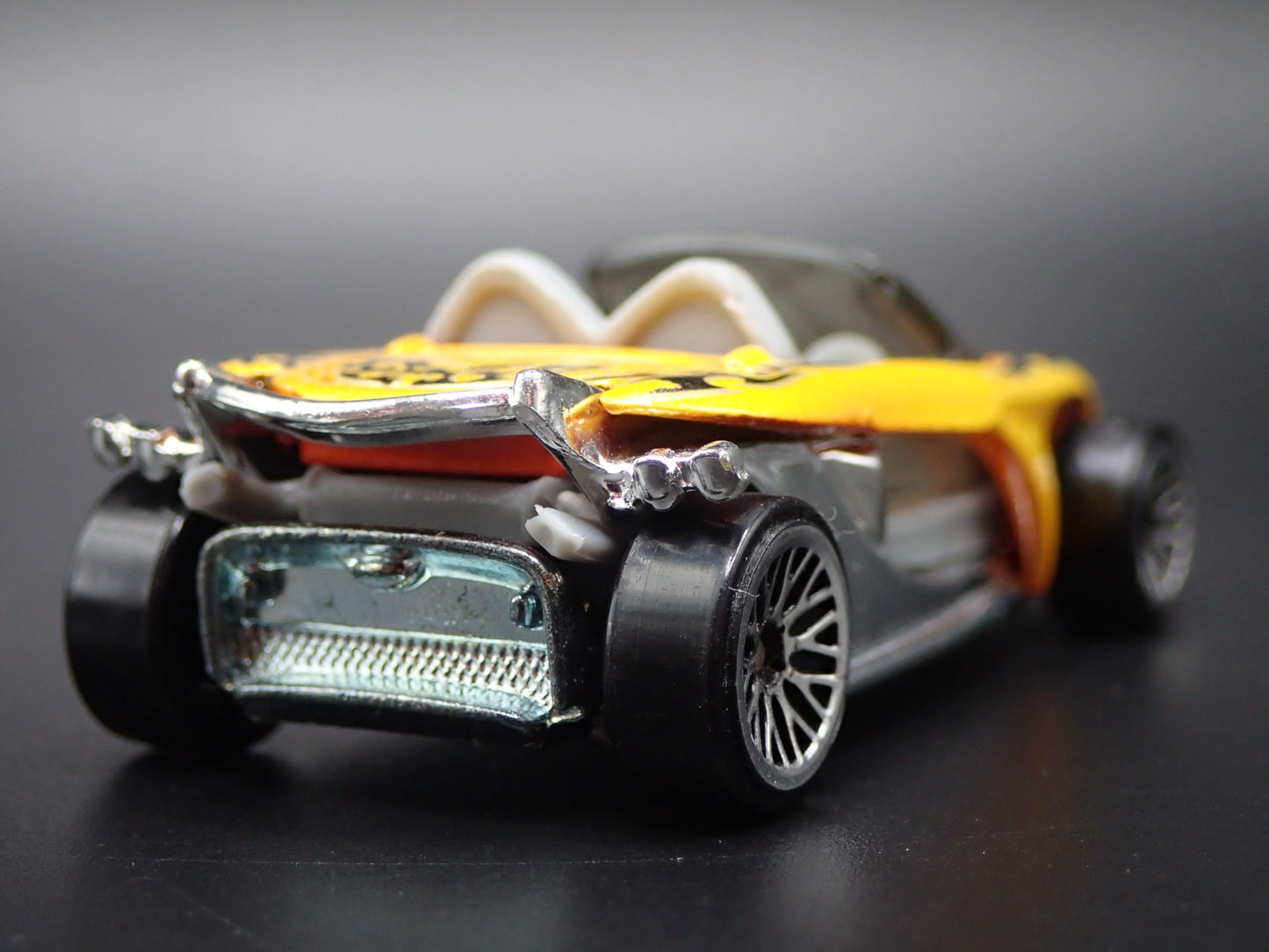 2000 00 LOTUS ELISE 340R CUSTOM YELLOW 1:64 SCALE  DIORAMA DIECAST MODEL CAR