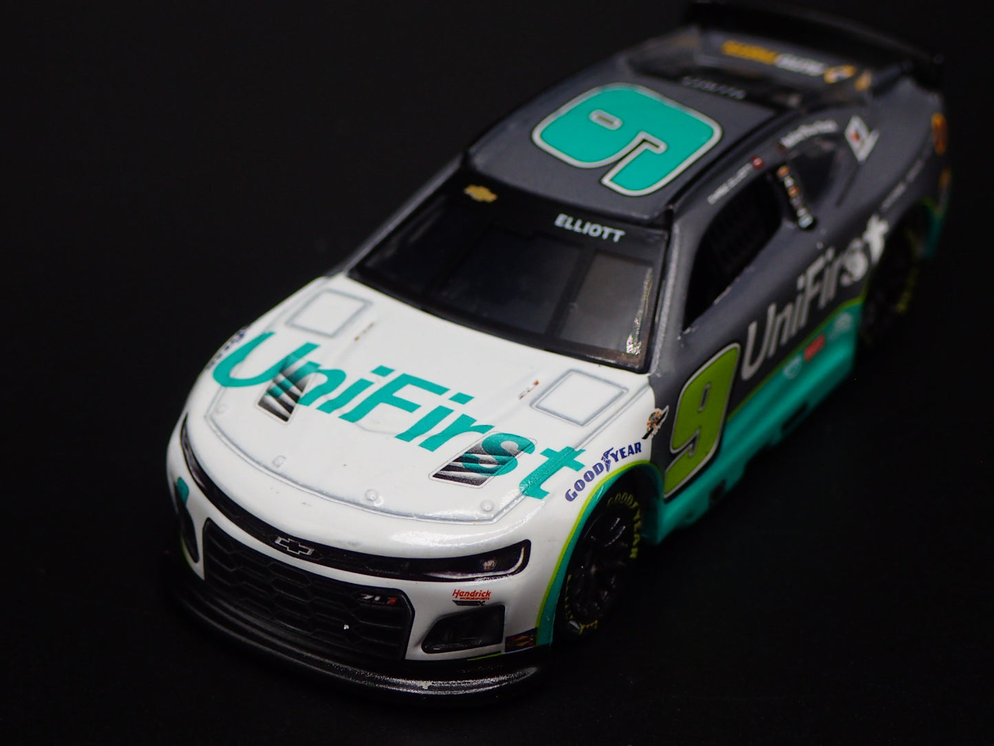 2025 25 CHEVROLET 9 CHASE ELLIOTT UNIFIRST THROWBACK NASCAR 1:64 DIECAST CAR
