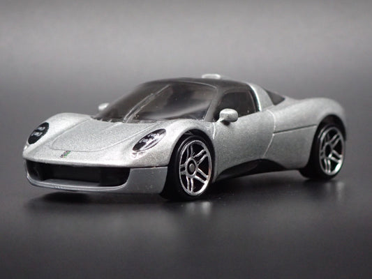 GORDON MURRAY AUTOMOTIVE T.33 SILVER 1:64 SCALE DIORAMA DIECAST MODEL CAR