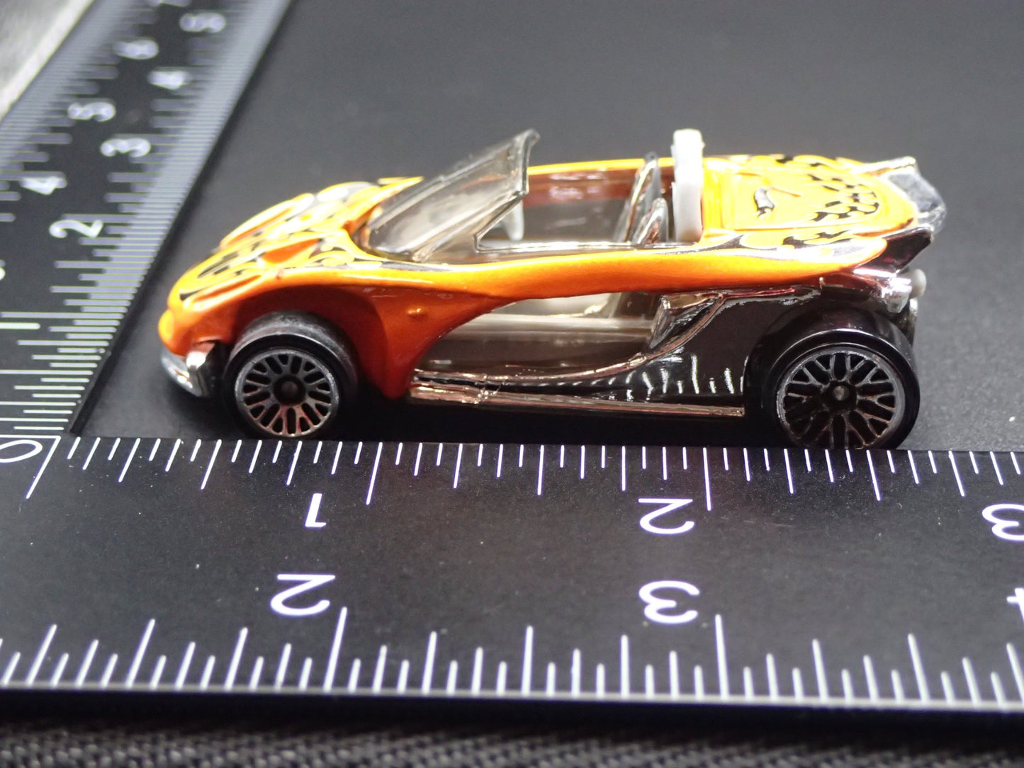 2000 00 LOTUS ELISE 340R CUSTOM YELLOW 1:64 SCALE  DIORAMA DIECAST MODEL CAR