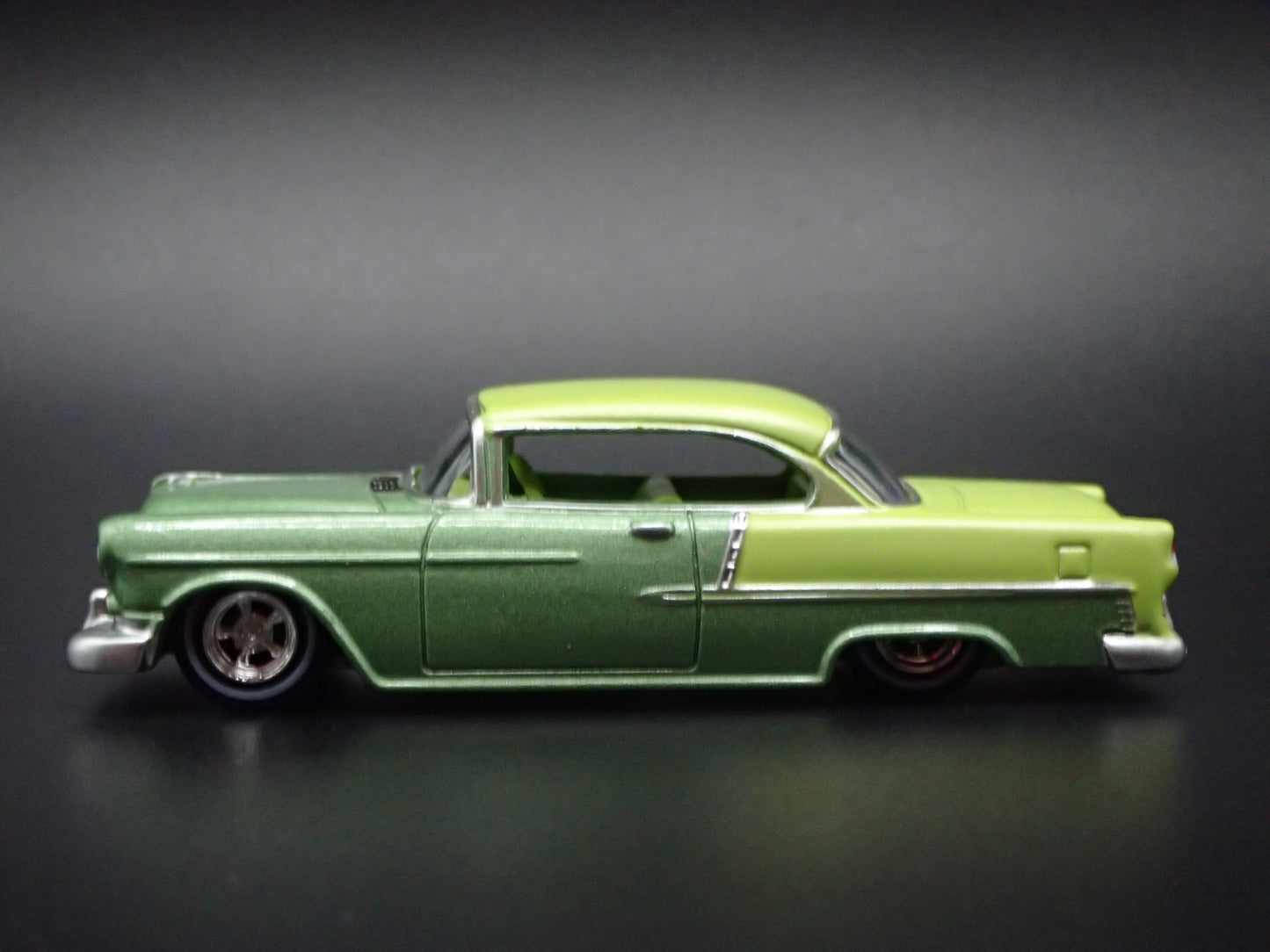 1955 55 CHEVY CHEVROLET BEL AIR GREEN 1:64 SCALE DIORAMA DIECAST MODEL CAR