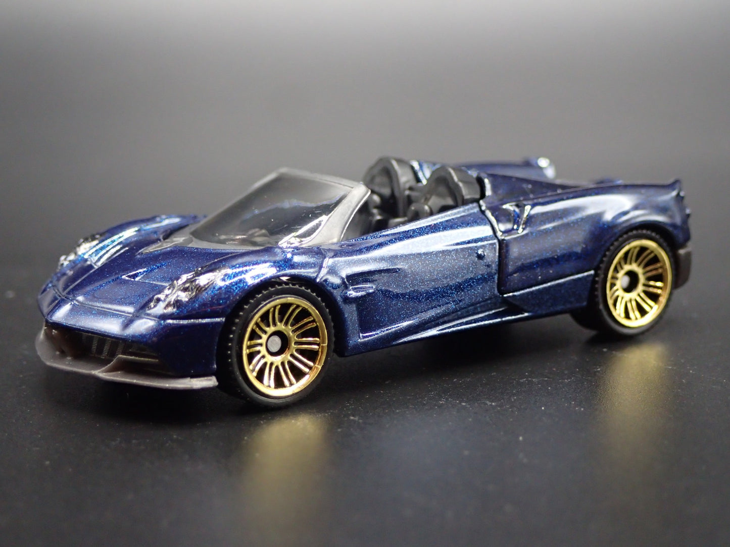 2017-2020 PAGANI HUAYRA ROADSTER SUPERCAR 1:64 SCALE DIORAMA DIECAST MODEL CAR
