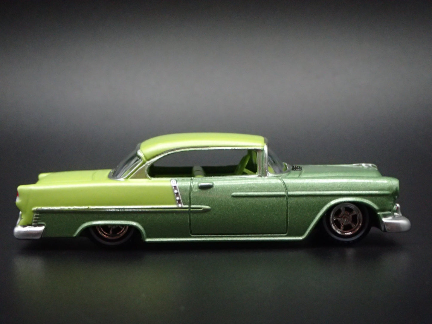 1955 55 CHEVY CHEVROLET BEL AIR GREEN 1:64 SCALE DIORAMA DIECAST MODEL CAR