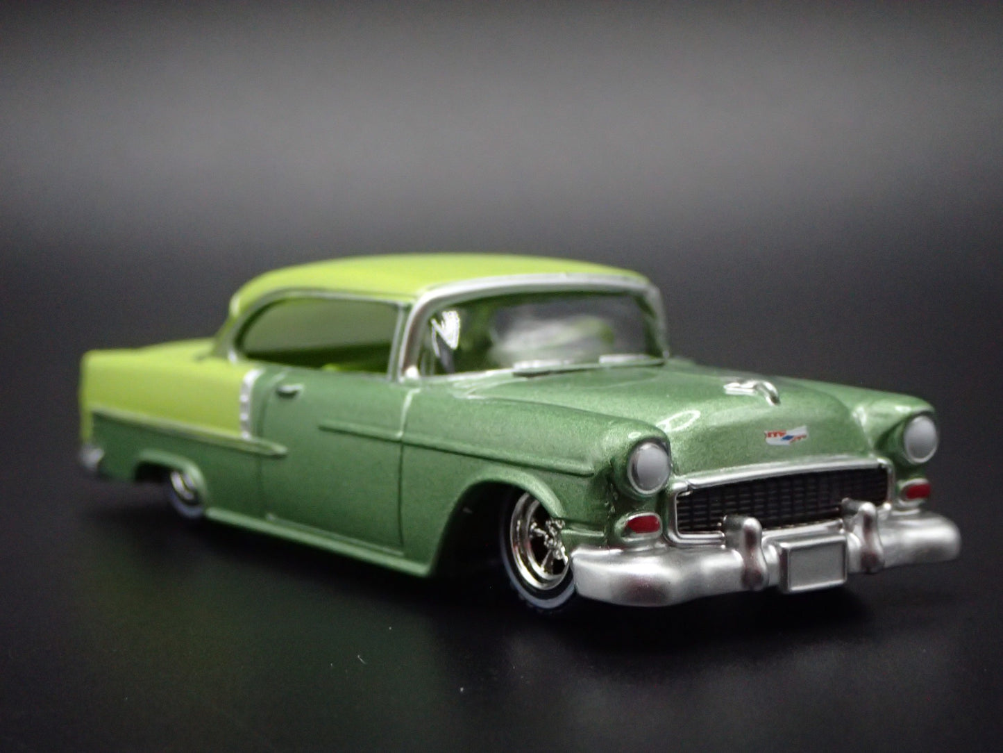 1955 55 CHEVY CHEVROLET BEL AIR GREEN 1:64 SCALE DIORAMA DIECAST MODEL CAR