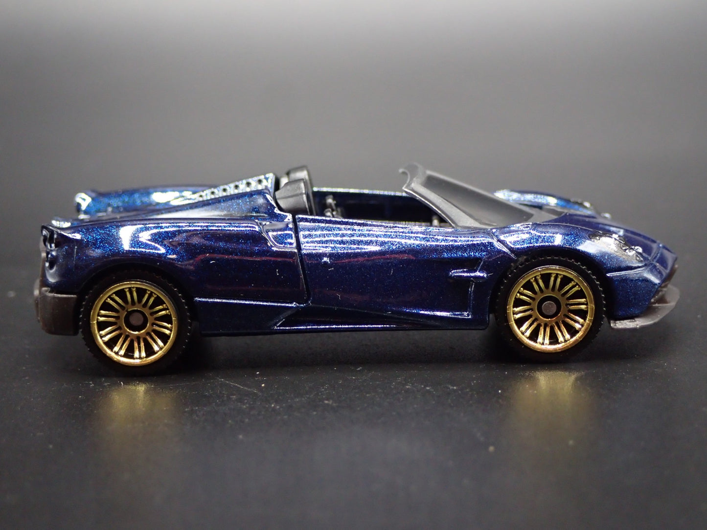 2017-2020 PAGANI HUAYRA ROADSTER SUPERCAR 1:64 SCALE DIORAMA DIECAST MODEL CAR