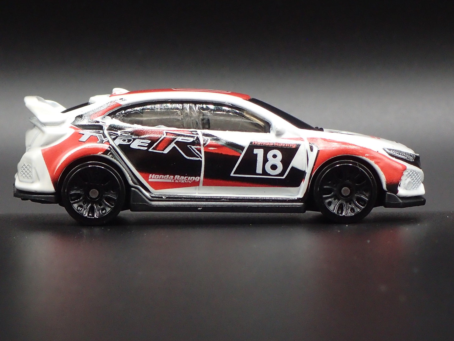 2017-2020 HONDA CIVIC TYPE R 1:64 SCALE COLLECTIBLE DIORAMA DIECAST MODEL CAR