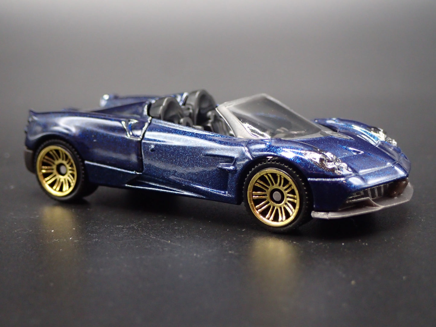 2017-2020 PAGANI HUAYRA ROADSTER SUPERCAR 1:64 SCALE DIORAMA DIECAST MODEL CAR