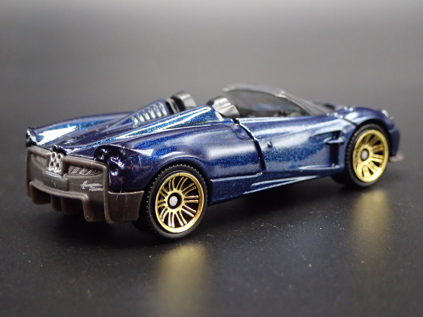 2017-2020 PAGANI HUAYRA ROADSTER SUPERCAR 1:64 SCALE DIORAMA DIECAST MODEL CAR