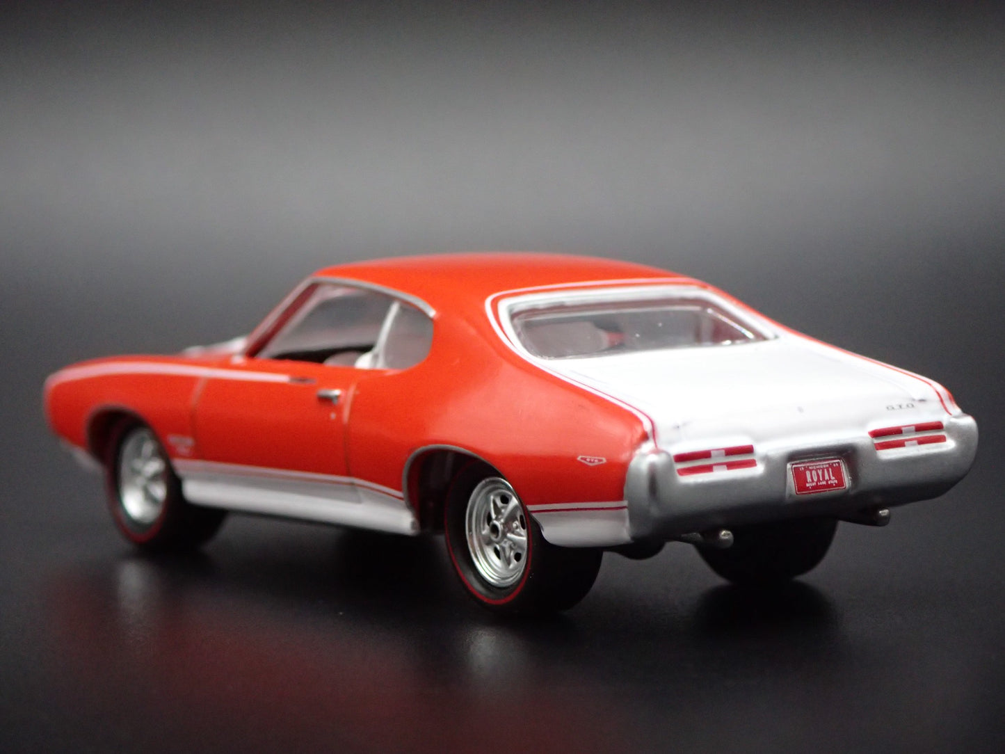 1969 69 PONTIAC GTO ROYAL BOBCAT ORANGE 1:64 SCALE DIORAMA DIECAST MODEL CAR