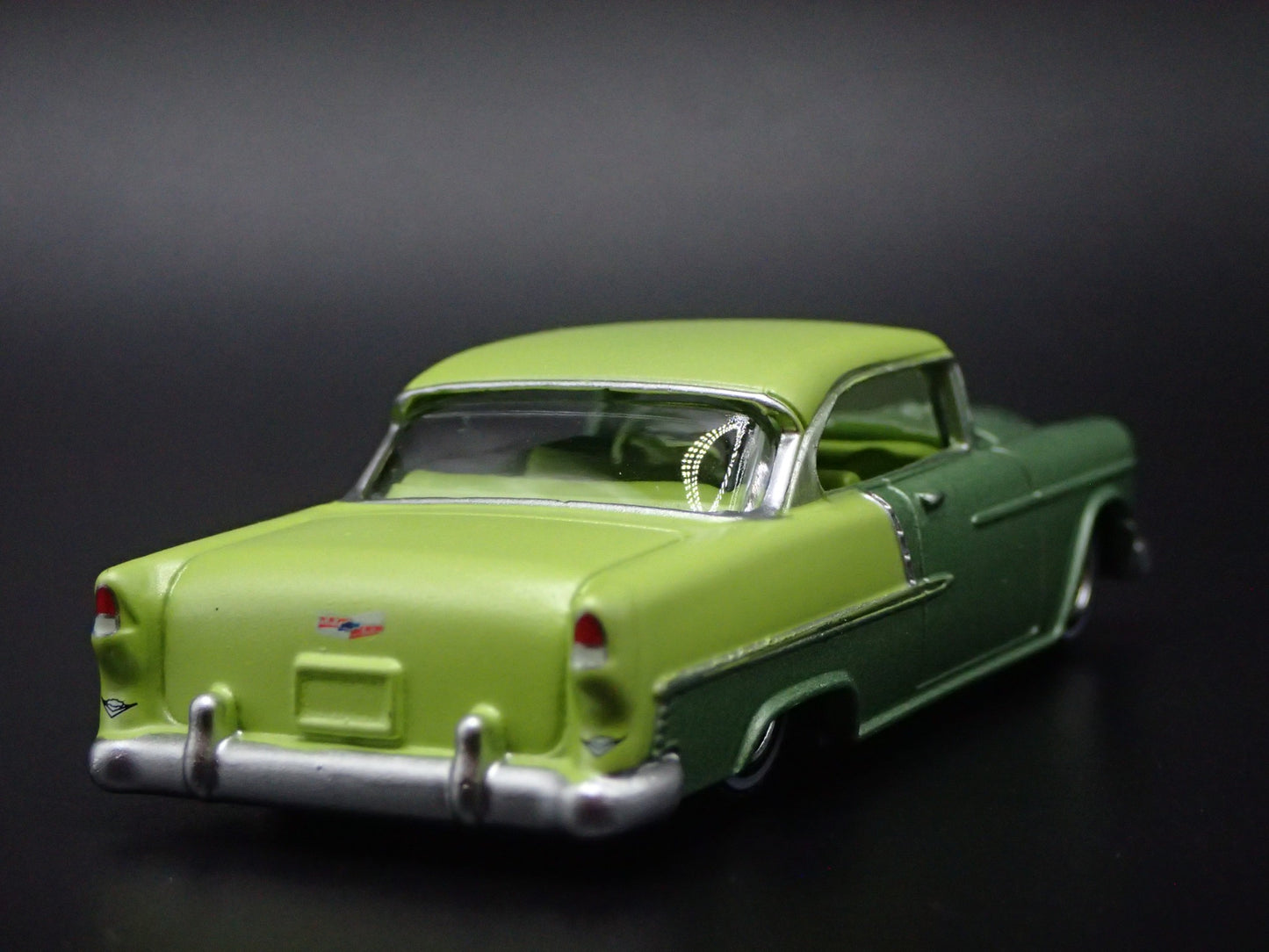 1955 55 CHEVY CHEVROLET BEL AIR GREEN 1:64 SCALE DIORAMA DIECAST MODEL CAR