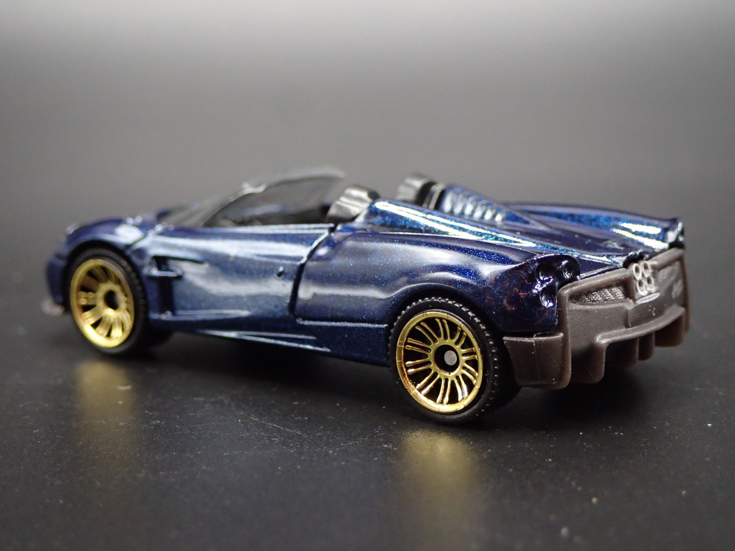 2017-2020 PAGANI HUAYRA ROADSTER SUPERCAR 1:64 SCALE DIORAMA DIECAST MODEL CAR