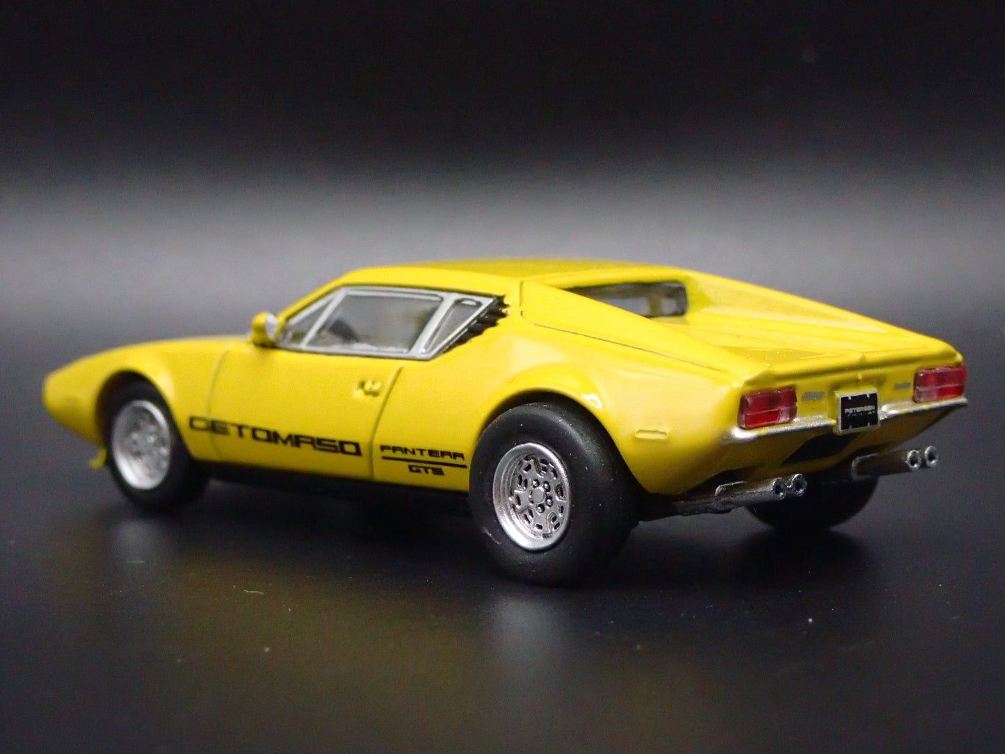 1972 72 DE TOMASO PANTERA RARE 1:64 SCALE COLLECTIBLE DIORAMA DIECAST MODEL CAR