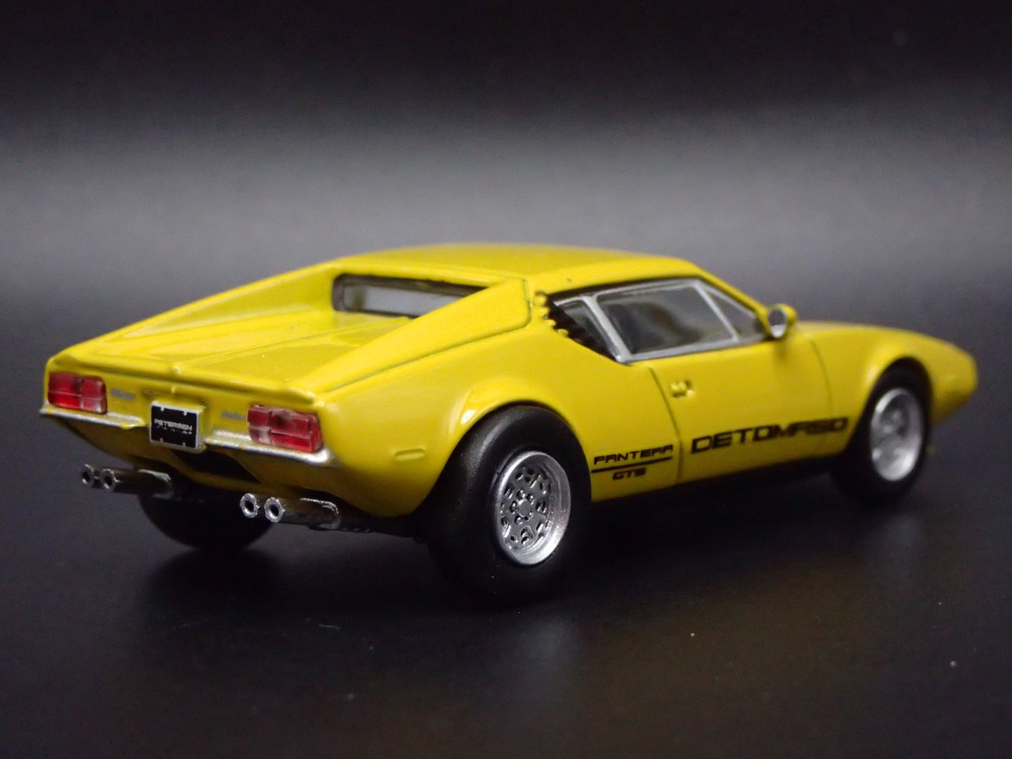 1972 72 DE TOMASO PANTERA RARE 1:64 SCALE COLLECTIBLE DIORAMA DIECAST MODEL CAR