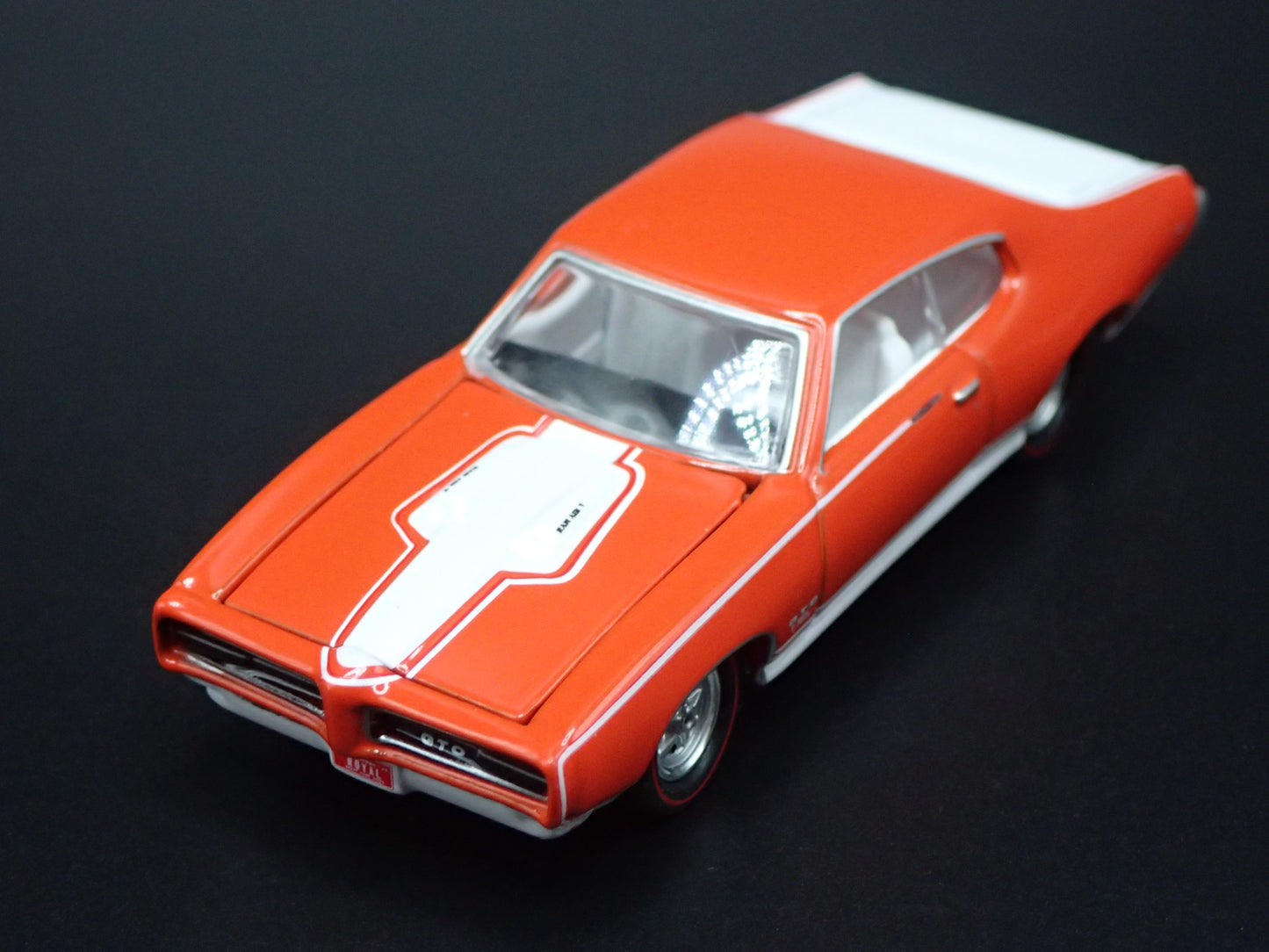 1969 69 PONTIAC GTO ROYAL BOBCAT ORANGE 1:64 SCALE DIORAMA DIECAST MODEL CAR