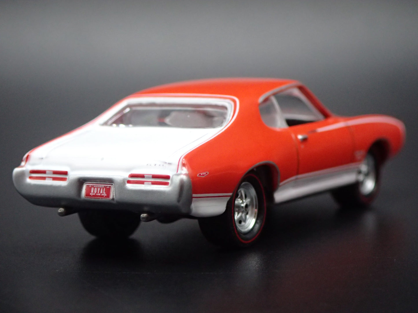 1969 69 PONTIAC GTO ROYAL BOBCAT ORANGE 1:64 SCALE DIORAMA DIECAST MODEL CAR
