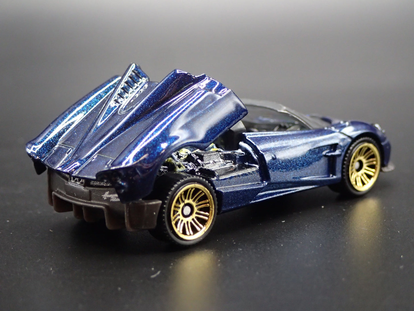 2017-2020 PAGANI HUAYRA ROADSTER SUPERCAR 1:64 SCALE DIORAMA DIECAST MODEL CAR