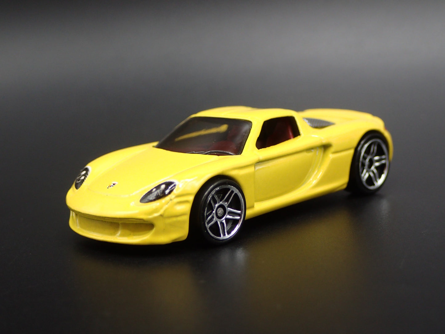 2003-2006 PORSCHE CARRERA GT SUPER CAR RARE 1:64 SCALE DIORAMA DIECAST MODEL CAR